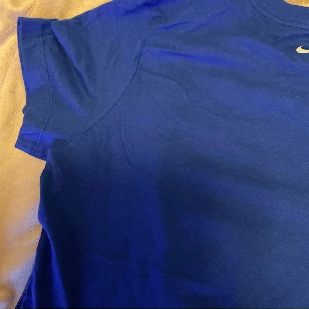 Nike tee size